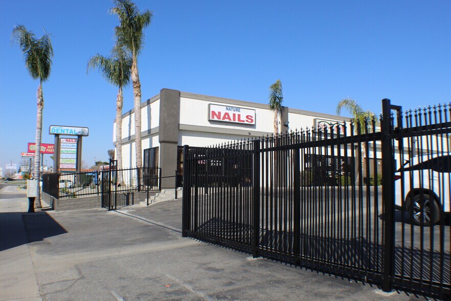 More Photos Of 3800 Niles St, Bakersfield General Retail For Lease