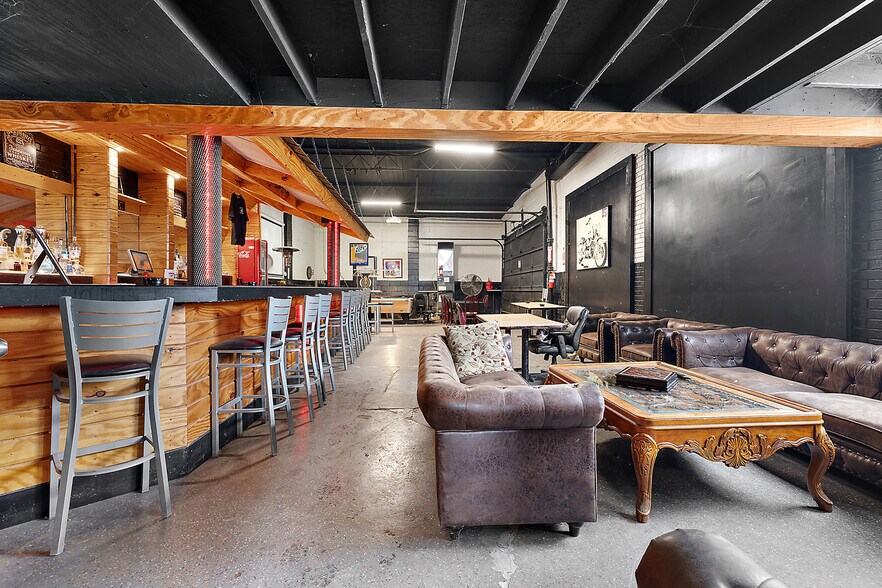 More Photos Of 16387–16395 Harper ave @ Harper Ave and Whittier Ave, Detroit Bar For Sale