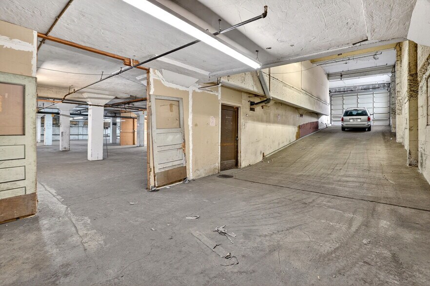 More Photos Of 203 SE Alder St, Portland Warehouse For Sale