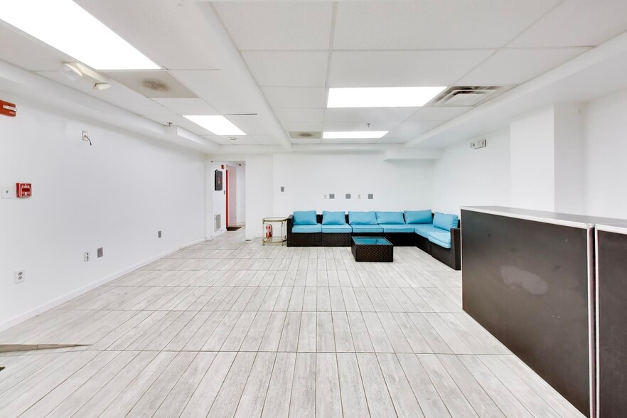 More Photos Of 924 H St NE, Washington Storefront For Lease