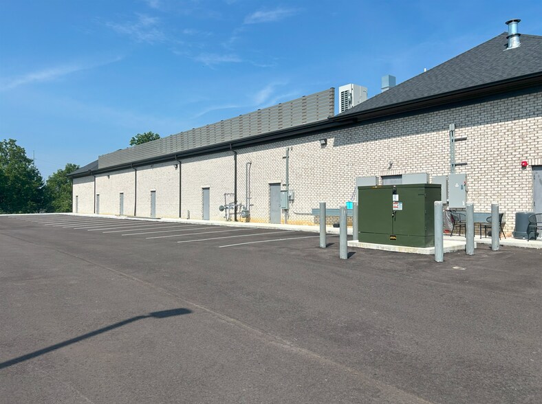 More Photos Of 9774 Cincinnati Columbus Rd, West Chester Storefront For Lease