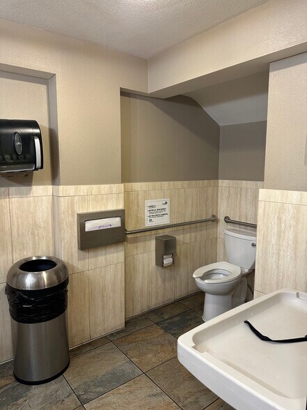 More Photos Of 231-243 E Colorado Blvd, Pasadena Storefront Retail Office For Lease