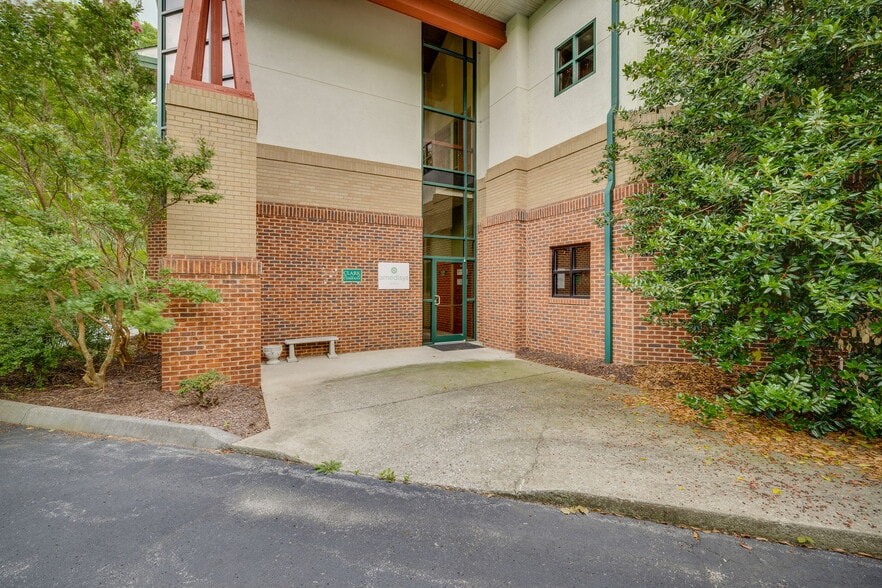 More Photos Of 2025 Meadowview Pky, Kingsport Medical For Lease