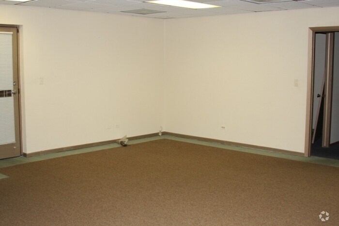 More Photos Of 125 E Lake St, Bloomingdale Office For Lease
