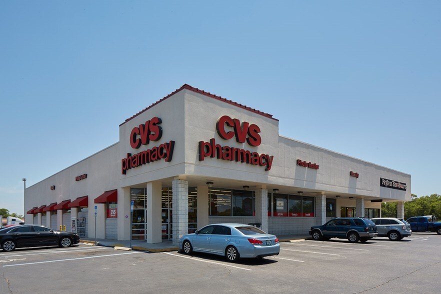 More Photos Of 135 Town and Country Dr, Palatka General Retail For Lease