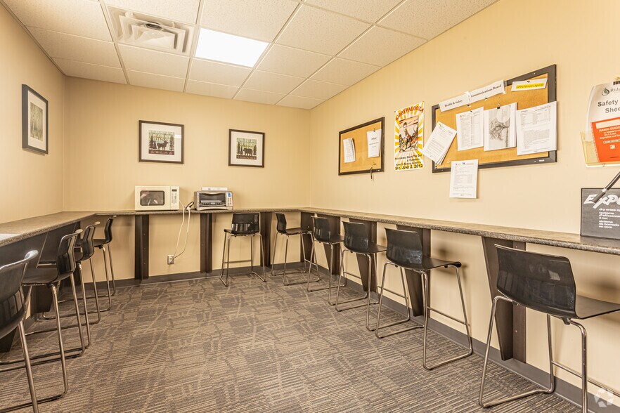 More Photos Of 15712 112 Ave, Edmonton Office For Lease