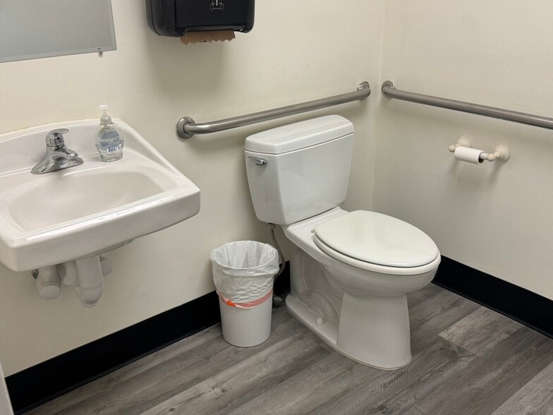 More Photos Of 219 Richmond Ave, New Milford Medical For Sale