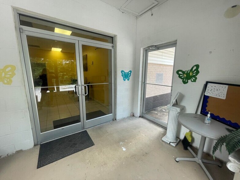 More Photos Of 1918 N 2nd St, Booneville Warehouse For Sale