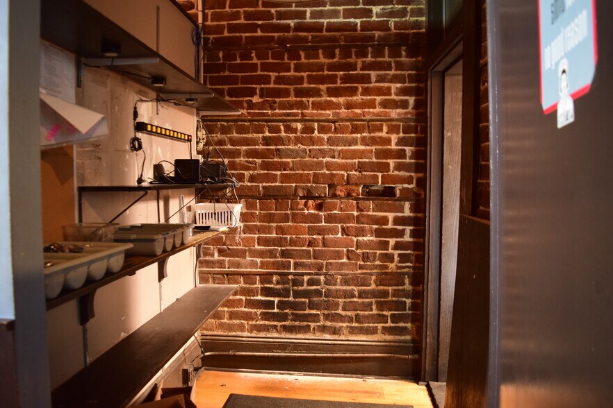 More Photos Of 309 W Congress St, Savannah Restaurant For Lease