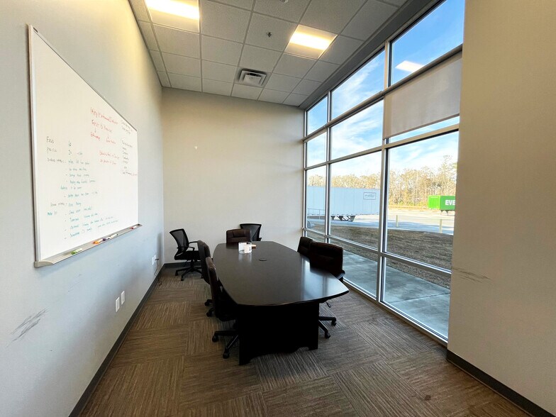 More Photos Of 8 Sonny Perdue Dr, Garden City Distribution For Lease