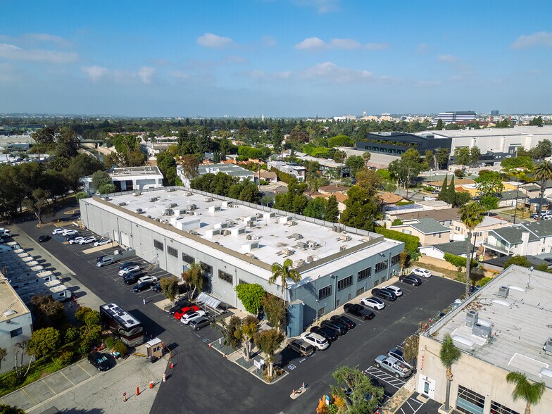 Primary Photo Of 8680 Hayden Pl, Culver City Light Manufacturing For Lease