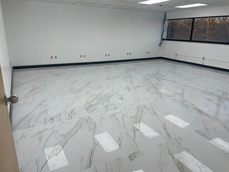 More Photos Of 45 Connair Rd, Orange Light Manufacturing For Lease