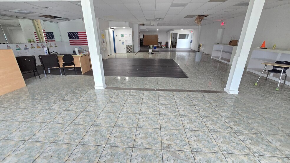 More Photos Of 408 N Ridgewood Dr, Sebring Freestanding For Sale