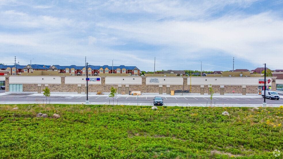 More Photos Of Eglinton Ave W @ Ridgeway Dr, Mississauga Storefront Retail Office For Lease