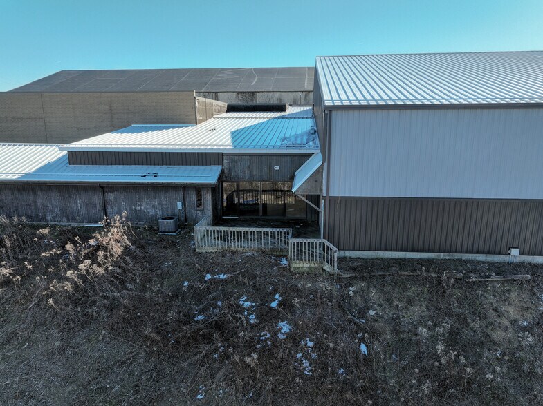 More Photos Of 1 Racquet Ln, Monroeville Sports And Entertainment For Lease