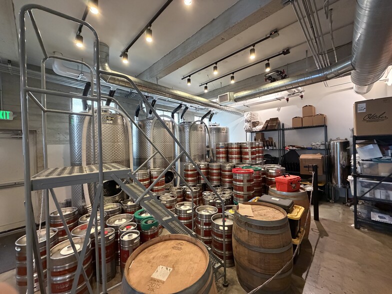 More Photos Of 700 E Broadway, Long Beach Restaurant For Lease