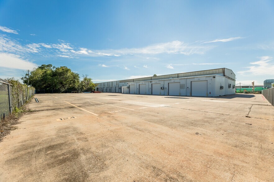 More Photos Of 6510 Bourgeois Rd, Houston Light Distribution For Lease