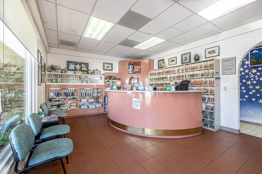More Photos Of 26055 Bouquet Canyon Rd, Santa Clarita Veterinarian Kennel For Sale
