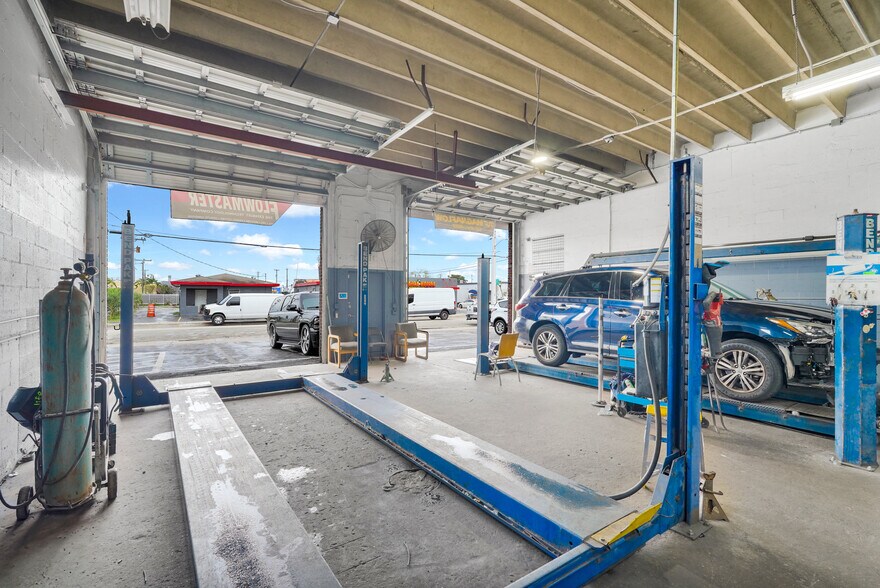 More Photos Of 5960-5992 SW 23rd St, West Park Showroom For Sale