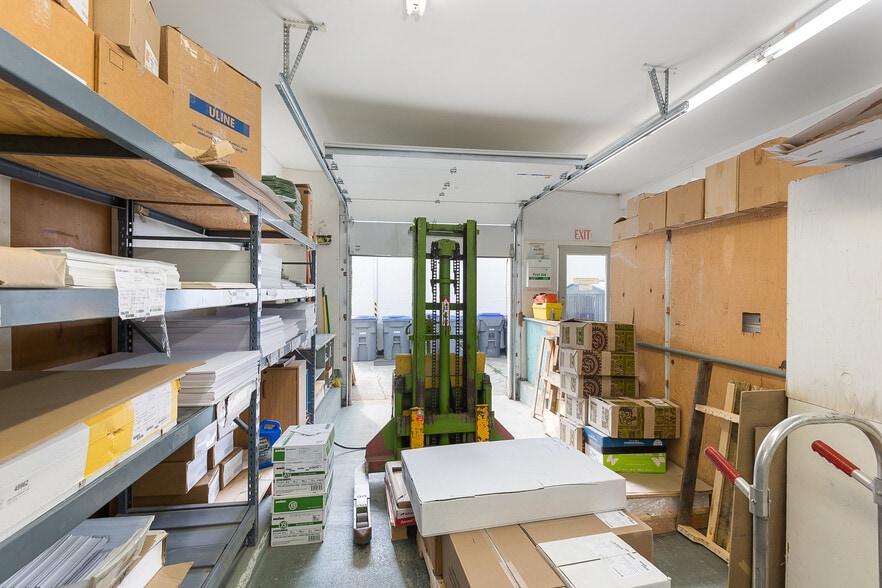 More Photos Of 625 Tyler St, Port Townsend General Retail For Sale