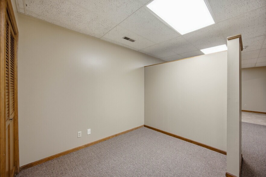 More Photos Of 110 SE Grant St, Ankeny Office For Sale