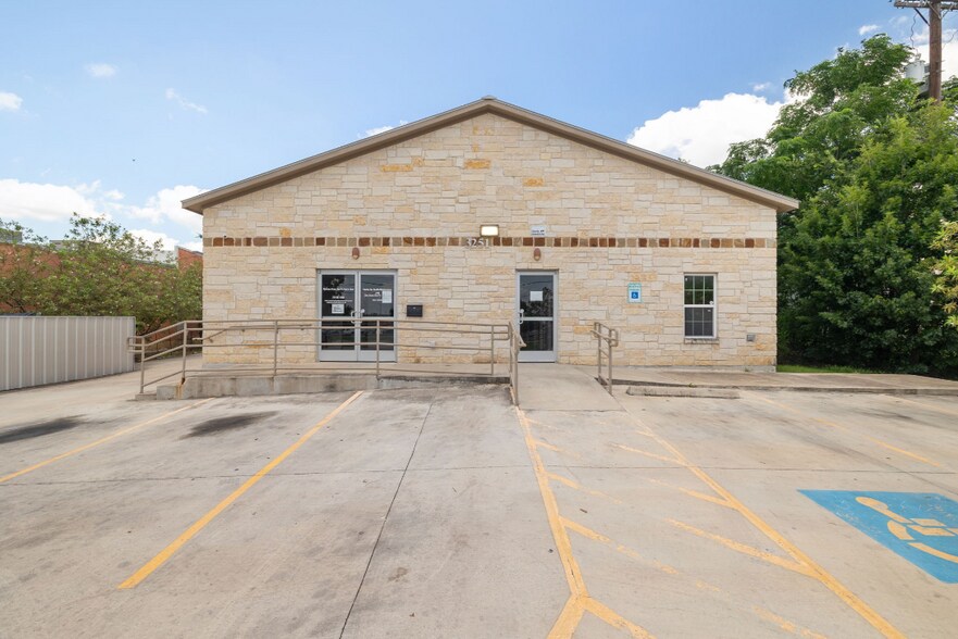 More Photos Of 3251 Harry Wurzbach Rd, San Antonio Medical For Sale