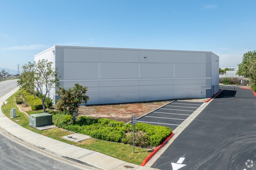 More Photos Of 3631 Grapevine St, Jurupa Valley Warehouse For Lease