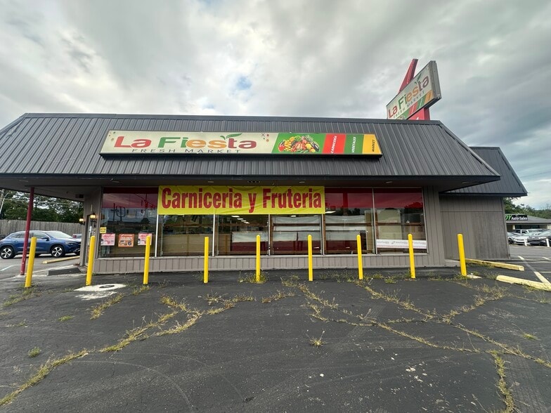 More Photos Of 5501 S Madison Ave, Indianapolis Freestanding For Lease