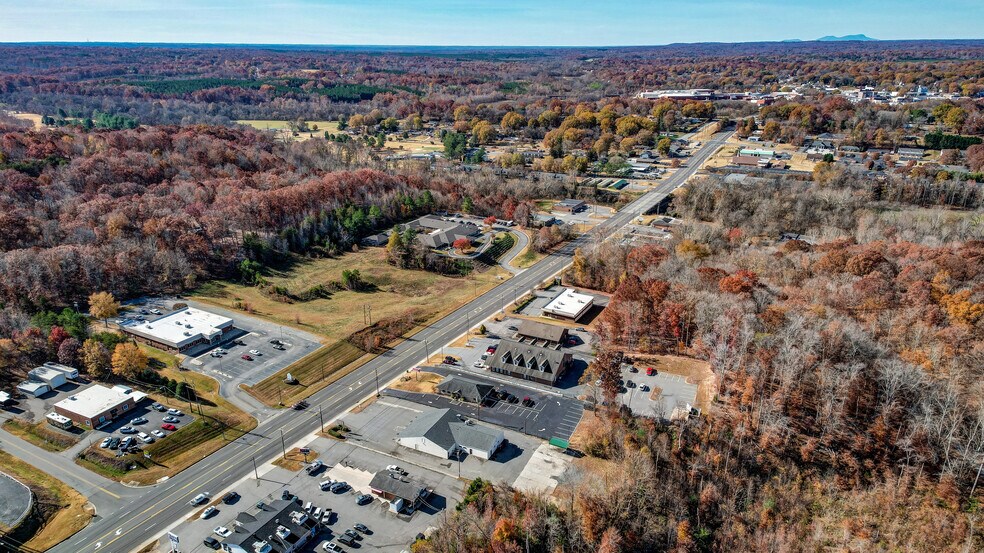 More Photos Of 247 W Kings Hwy, Eden Storefront Retail Office For Sale