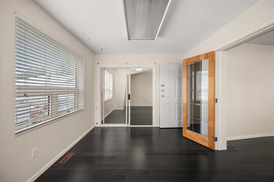 More Photos Of 2727 Dixon St, Port Coquitlam Industrial For Lease