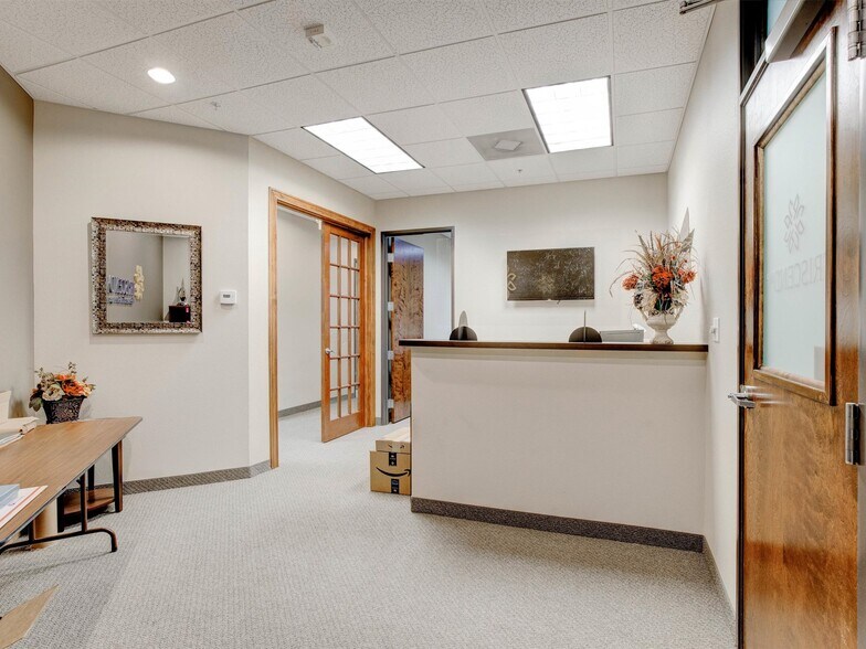 More Photos Of 1100 Parker Sq, Flower Mound Office For Lease