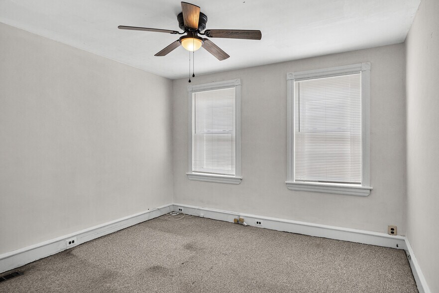 More Photos Of 688 N Broad St, Woodbury Office For Lease