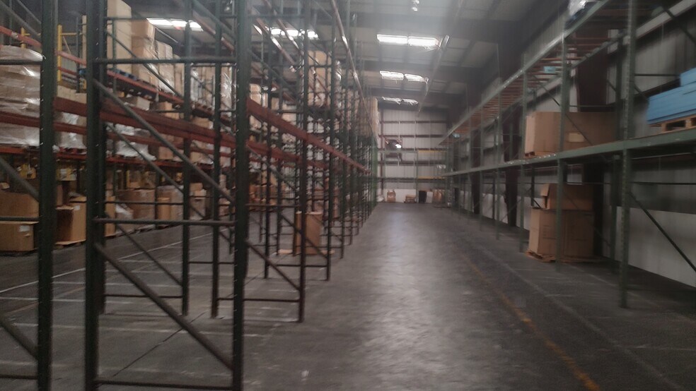 More Photos Of 10551 47th St N, Clearwater Warehouse For Lease