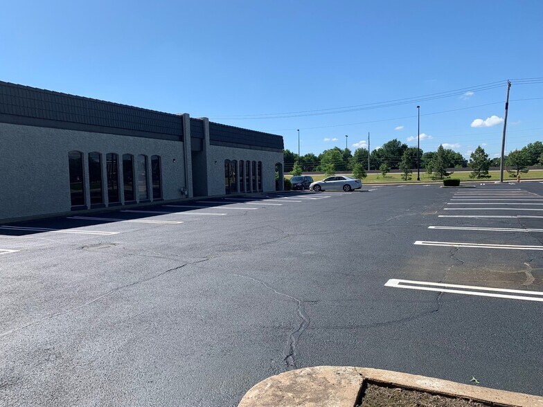 More Photos Of 3015 E Skelly Dr, Tulsa Medical For Lease