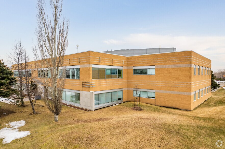 Primary Photo Of 7210-7220 Rue Frederick-Banting, Saint-Laurent Medical For Lease