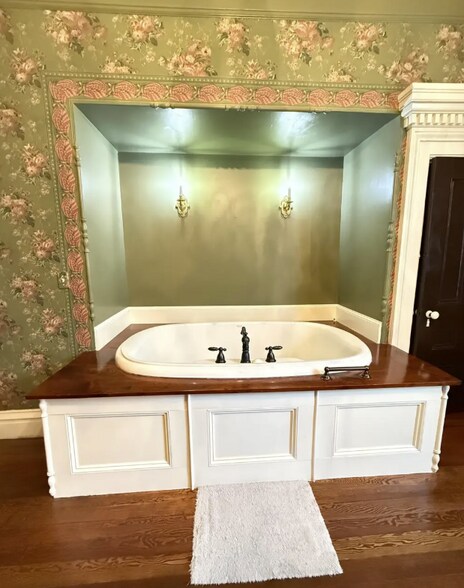 More Photos Of 1004 Park Ave, Galena Specialty For Sale