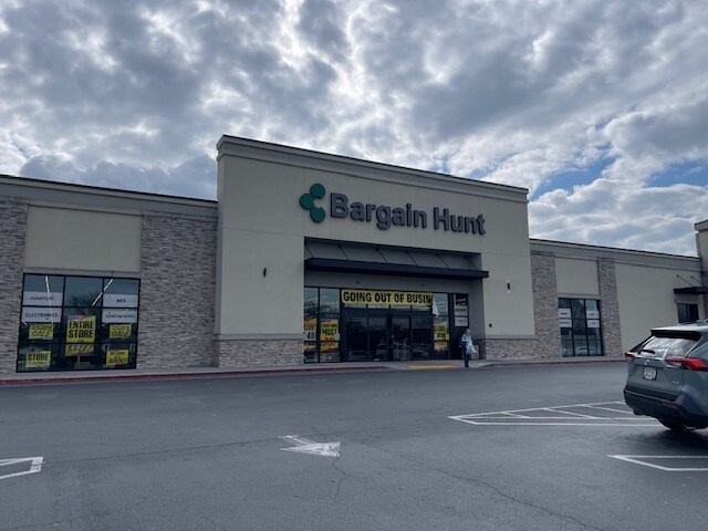 More Photos Of 122 Wc Bryant Pky, Calhoun Storefront For Lease