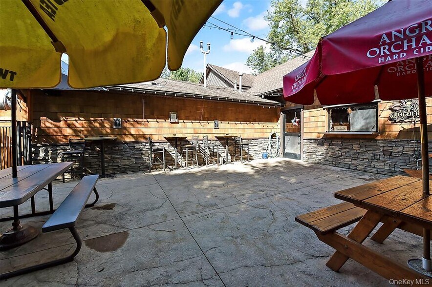 More Photos Of 809 Bloomingburg Rd, Bloomingburg Restaurant For Sale