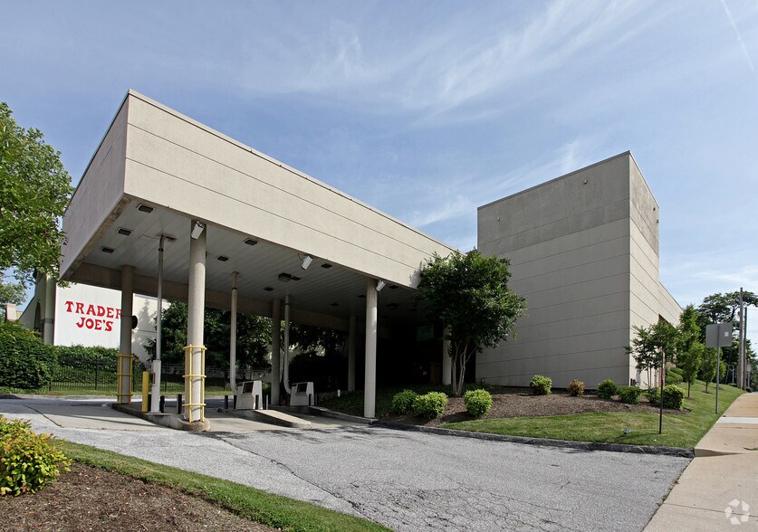 Primary Photo Of 1809 Reisterstown Rd, Baltimore Unknown For Lease