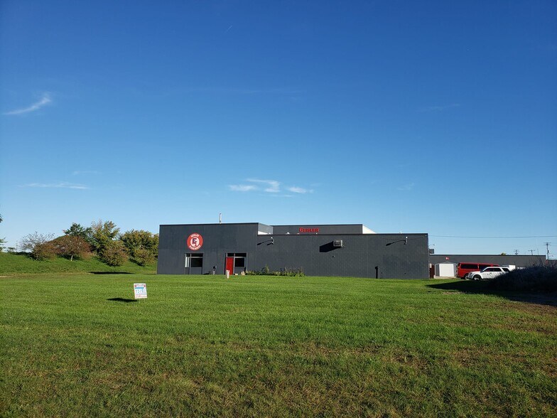 More Photos Of 1406-1414 E Pine St, Midland Warehouse For Lease