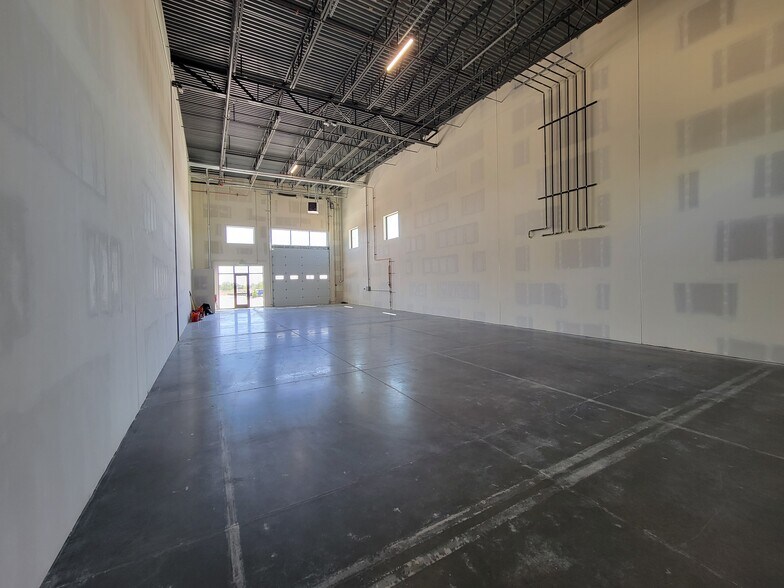 More Photos Of 400 W 66th St, Loveland Warehouse For Sale
