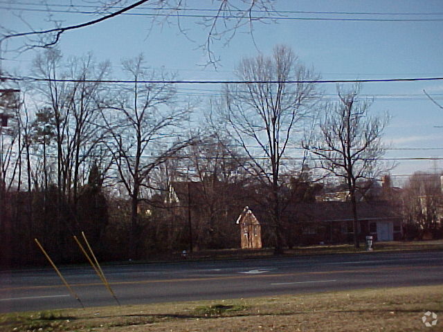 More Photos Of 2023-2101 Eastchester Dr, High Point Land For Lease