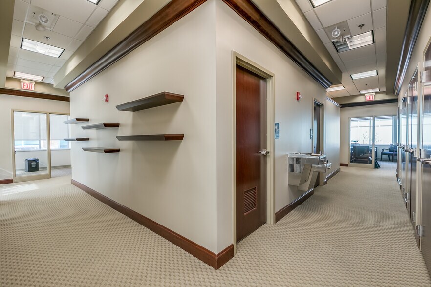 More Photos Of 2624 Patriot Blvd, Glenview Office For Sale