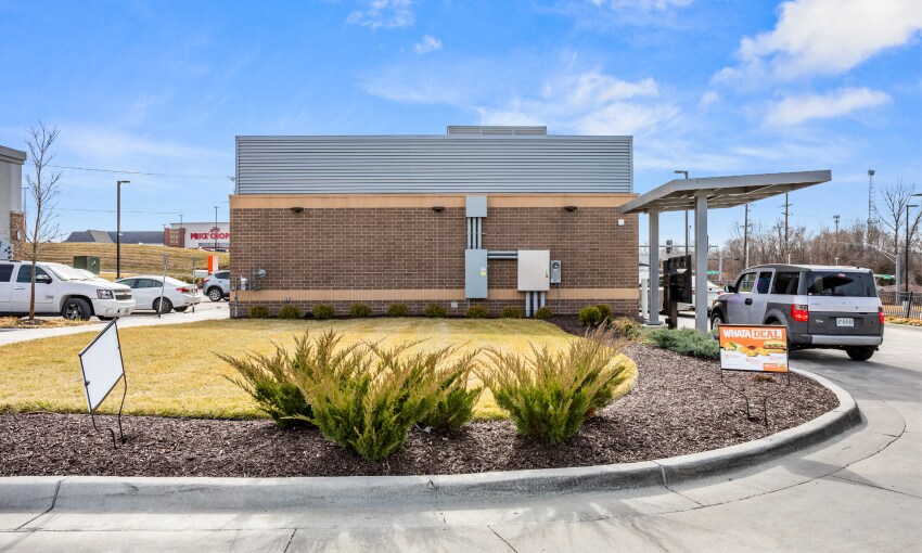More Photos Of 9110 NW 64th st, Parkville Restaurant For Sale