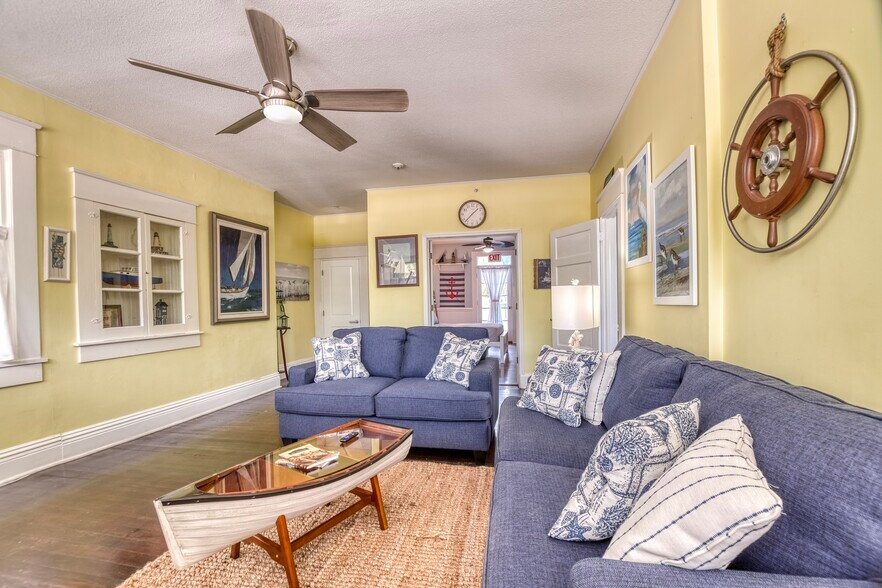 More Photos Of 304 15th St W, Bradenton Specialty For Sale