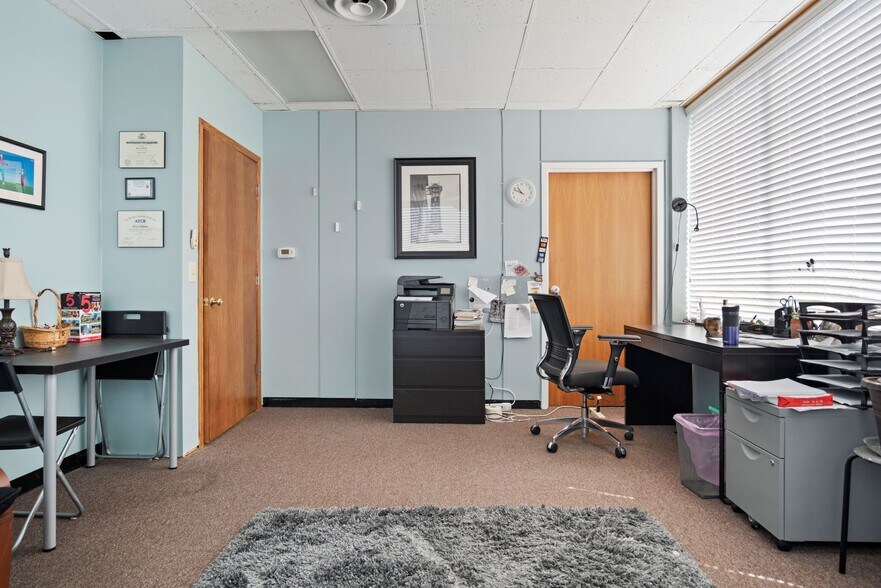 More Photos Of 10540 S Western Ave, Chicago Office For Lease