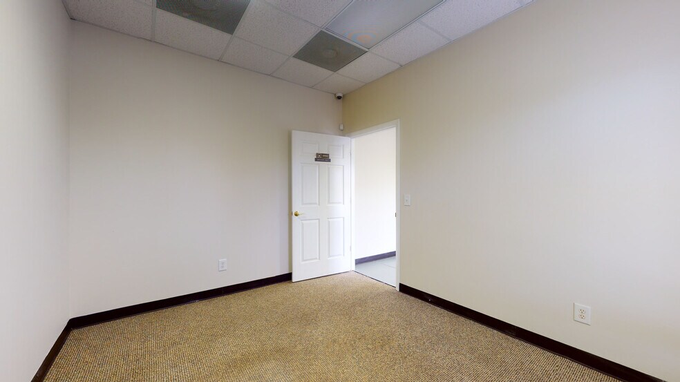More Photos Of 3653-3673 Alamance Rd, Burlington Flex For Lease