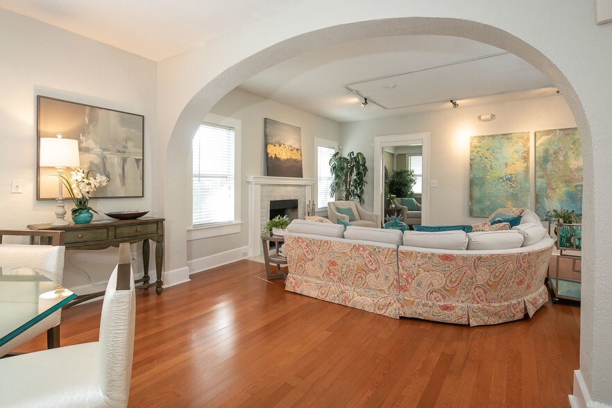 More Photos Of 2515 1st Ave N, Saint Petersburg Office Residential For Sale