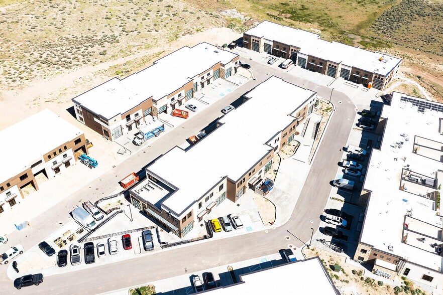 More Photos Of 4554 Forestdale Dr, Park City Light Manufacturing For Sale