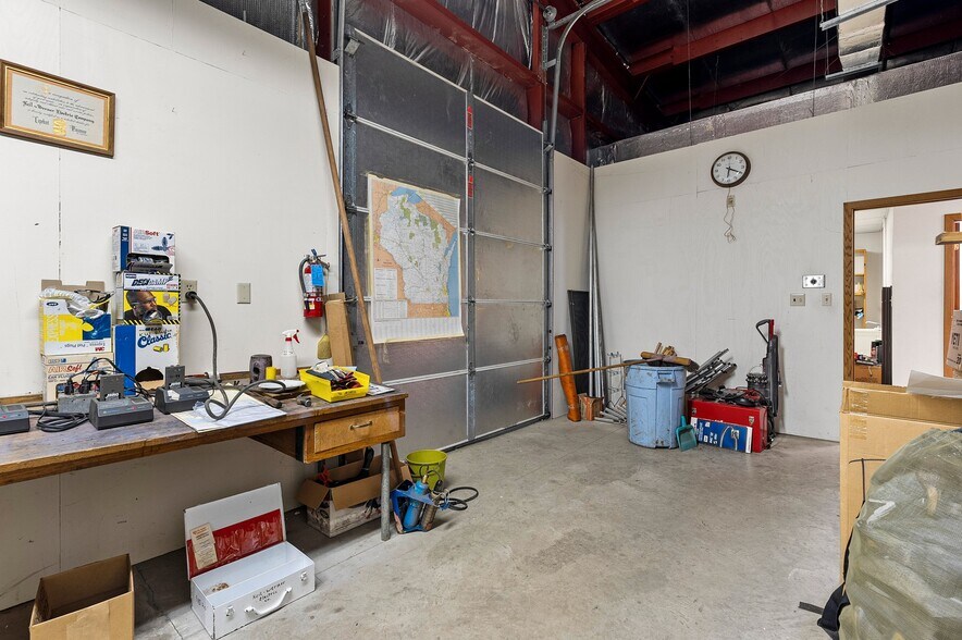 More Photos Of 1373 Kimberly Dr, Neenah Flex For Sale